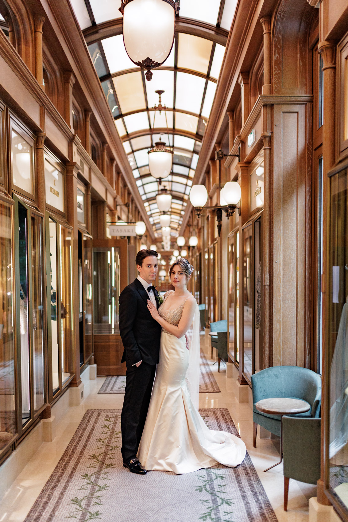 Brides in the galleries' hallway at the Ritz Paris, a moment of elegance and charm